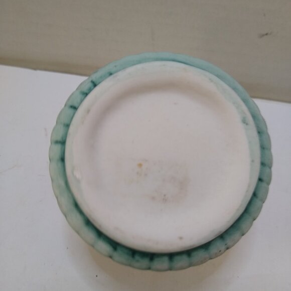 Ceramic Porcelain Trinket Jewelry Box Flower Round Dome Lidded Gold paint around - Picture 5 of 5